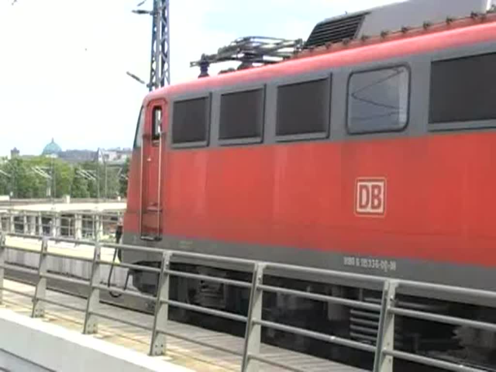 115 336 bei der Ausfahrt aus Berlin Hauptbahnhof, 11.7.2009