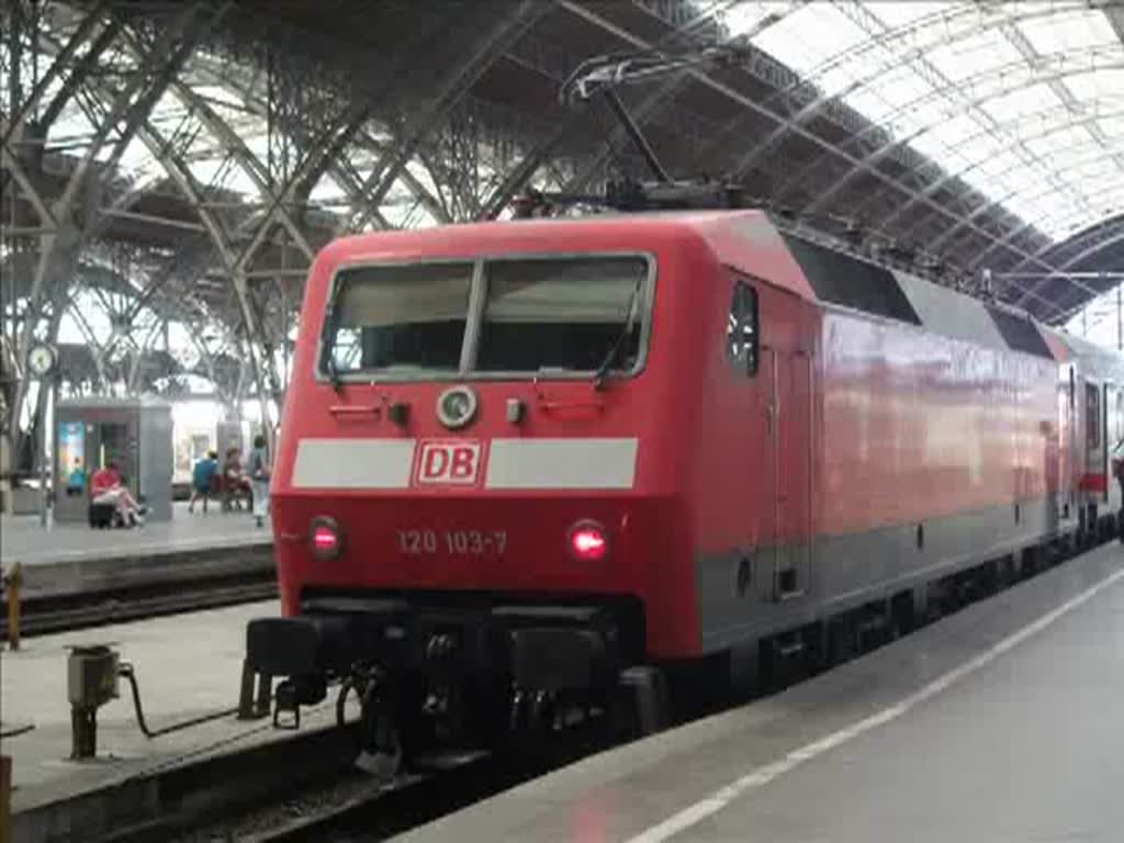 120 103-7 verlie am 18.7.10 mit IC 1854 nach Frankfurt(Main) den Leipziger Hbf in Richtung Naumburg(S).