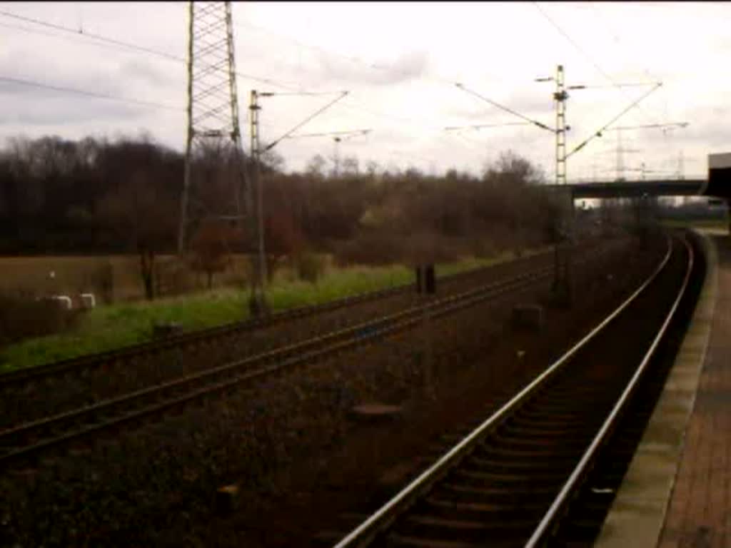 120 142-5 (orientrot) schiebt den IC 2359 Kln Hbf - Stralsund mit 200 km/h durch Leverkusen-Rheindorf. 28.03.08