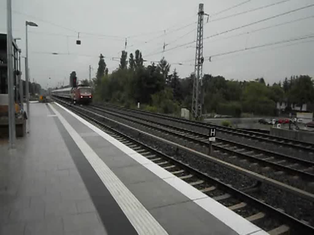 120 148 zieht am 03.08.10 einen IC vorbei am S-Bahnhof Karow Richtung Berlin Hbf.