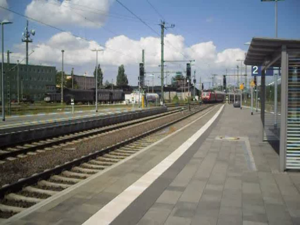 120 204 bei der Einfahrt in Schwerin Hbf am 5.8.09