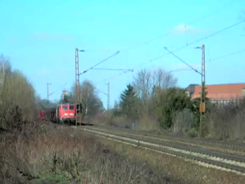 140 848 mit einem langen Gterzug am 1.04.2010 in Limmer. Gre gehen an den netten Tf.