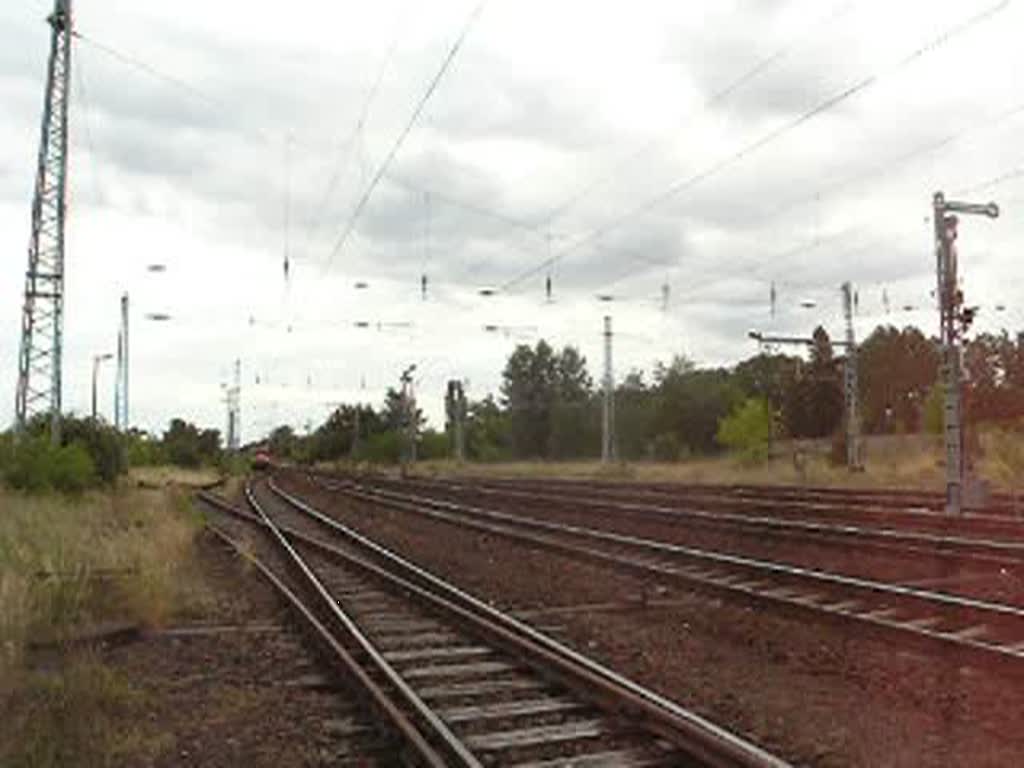 143 001-6 zieht ein Kokszug aus Guben durch Eisenhttenstadt nach Ziltendorf. 11.06.08