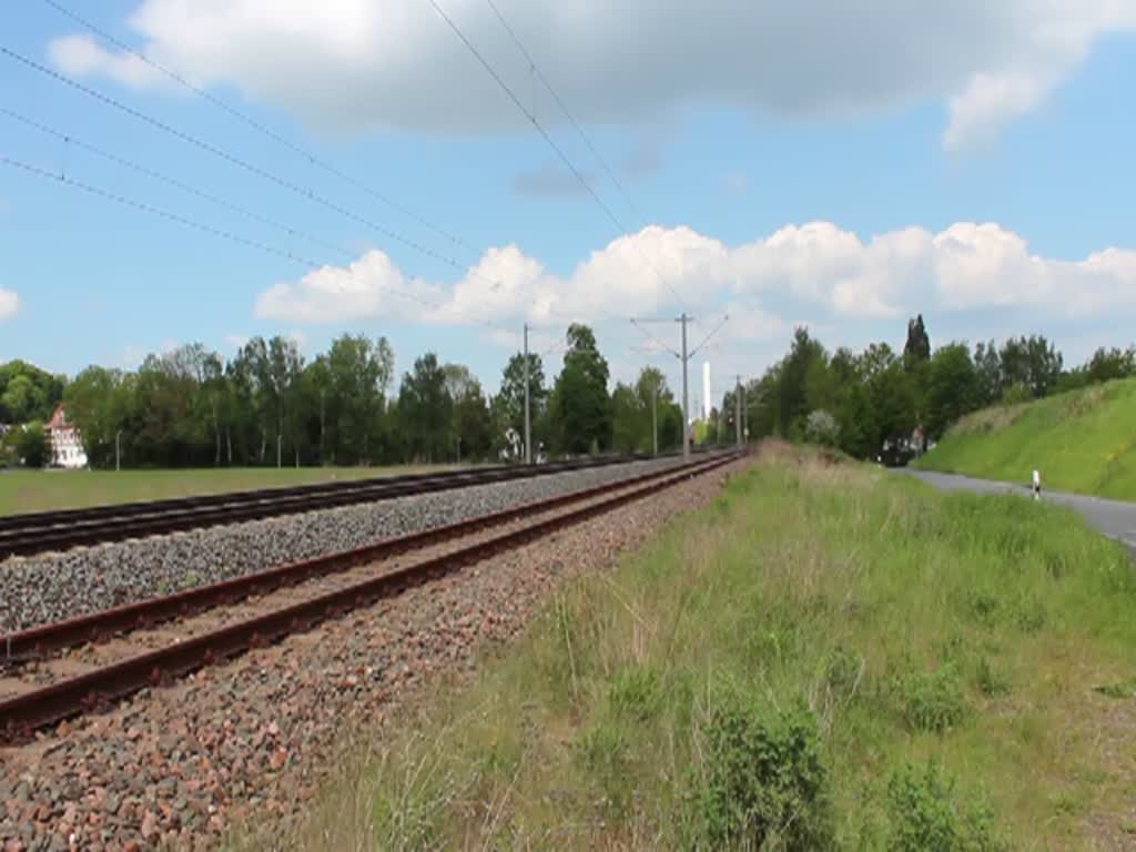 143 033-9 mit RB Dresden Hbf - Zwickau (Sachs) Hbf bei der Ausfahrt aus Mosel, nchster Halt ist Oberrothenbach. 12.05.2012