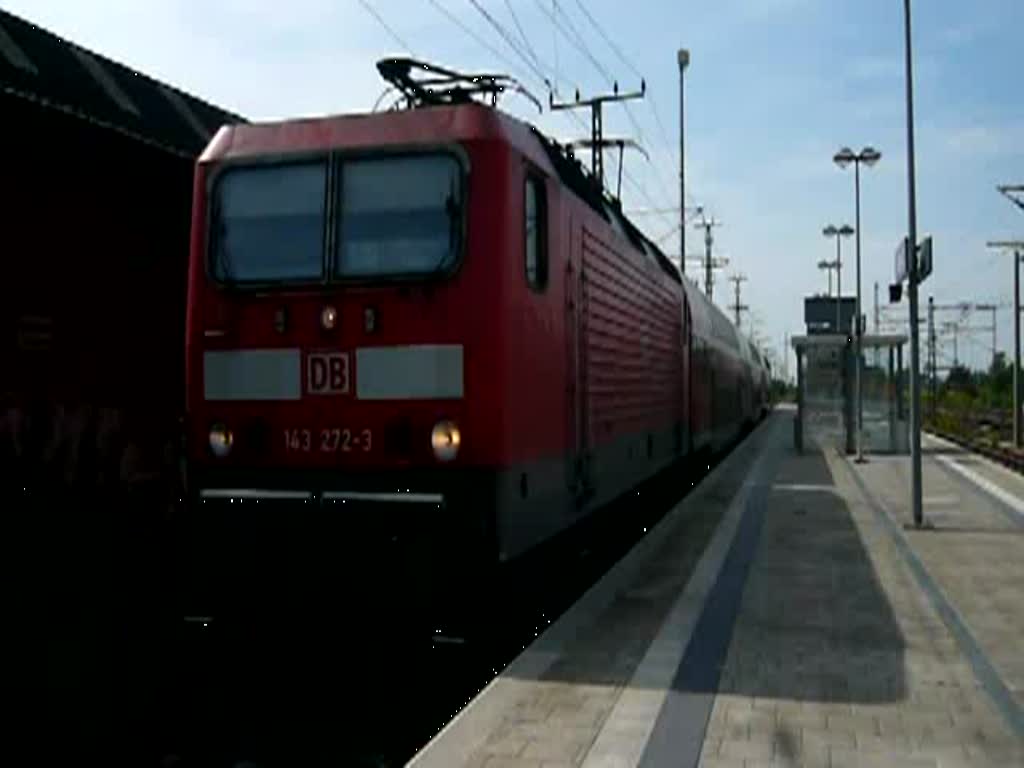 143 272-3 verlsst mit ihrer S10 aus Halle (Saale) Hbf den Bahnhof Leipzig-Wahren in Richtung Leipzig Hbf. (15.08.2009)