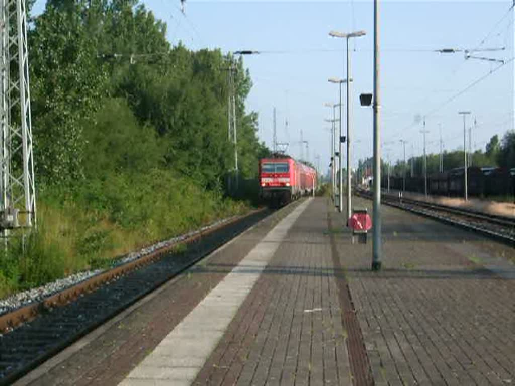 143 841-5(BW Rostock)mit S2 von Warnemnde nach Rostock Hbf.bei der Einfahrt im S-Bahnhof Rostock-Bramow.(08.07.09)