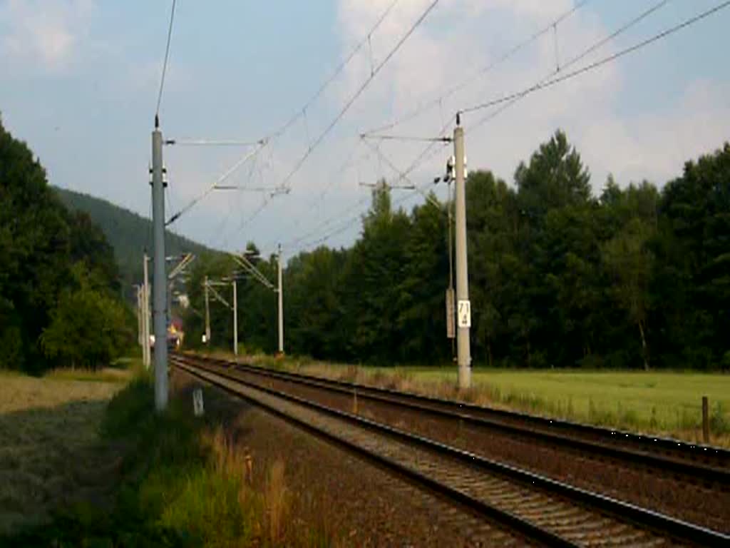 143 944-7 zieht am 30.06.2009 eine RB nach Naumburg (Saale) Hbf, nachdem sie den Bahnhof Saalfeld (Saale) verlassen hat.