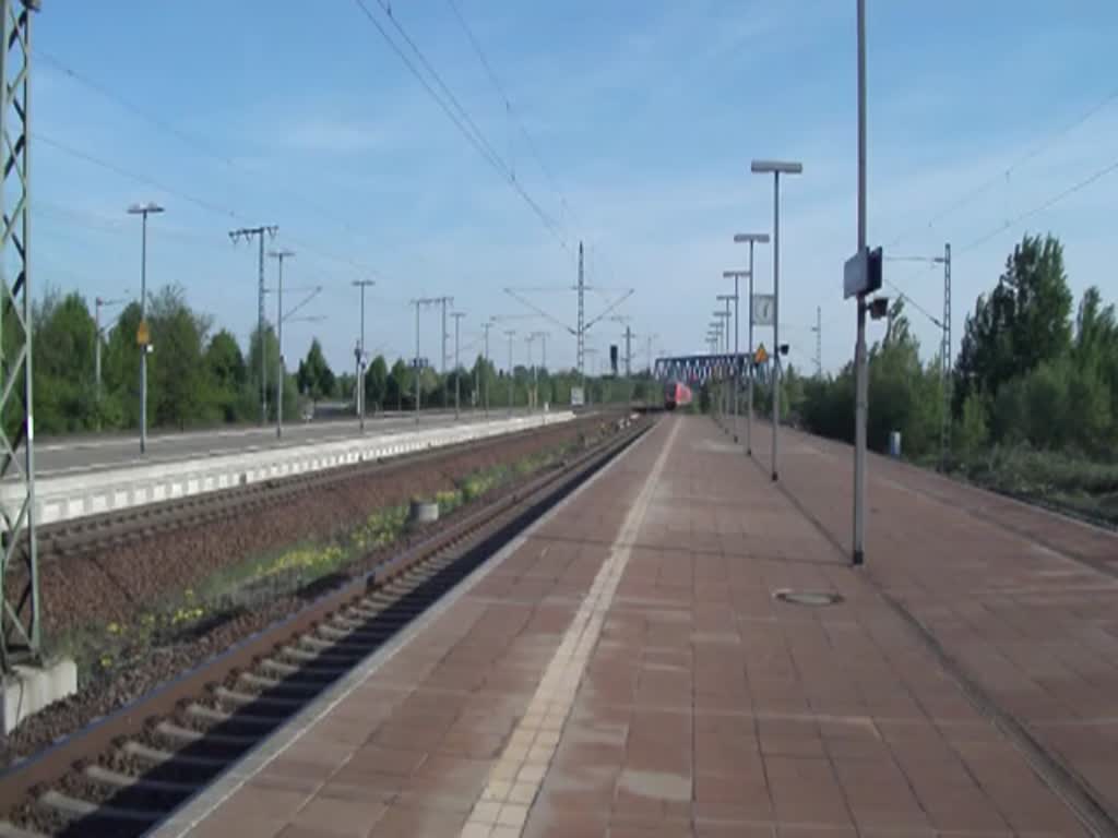 143 mit RE durchfhrt hier den Bahnhof Leipzig/Messe.Aufgenommen am 06.05.2011 in Leipzig