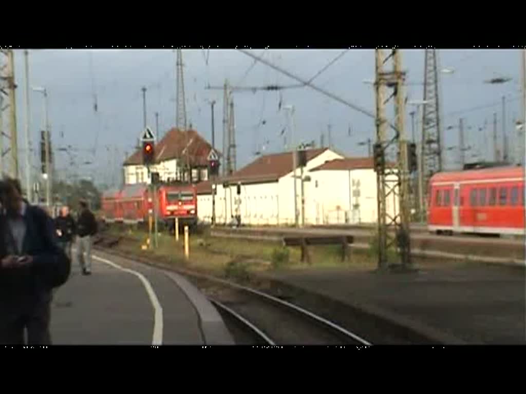 143er als S2 Borna - Leipzig fhrt gerade in den HBF (Soundkulisse ist von 18 201) die im hintergrund steht 03.10.2009 