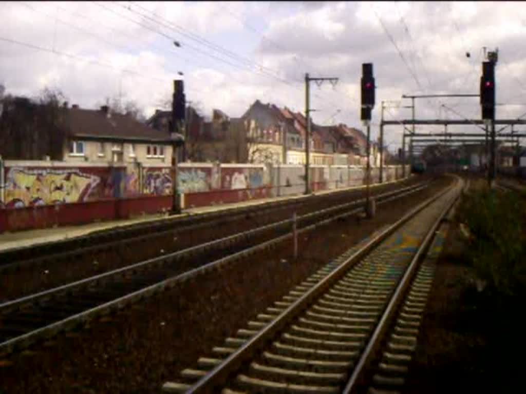 145-CL 003 von Rail4Chem fhrt mit Kesselwagenzug durch Kln-Ehrenfeld in Richtung Aachen am 29.03.08
