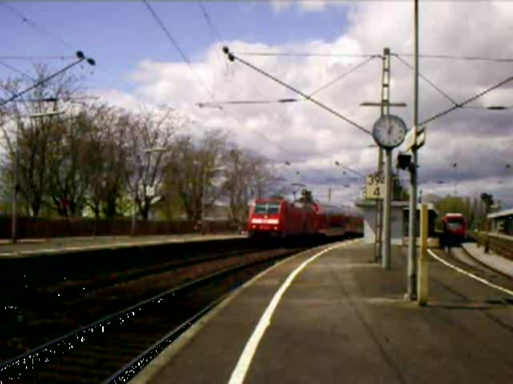 146 230-8 beschleunigt den RE 4707 Karlsruhe Hbf - Konstanz am 19.04.08 aus Radolfzell. Nchster Halt ist Allensbach.