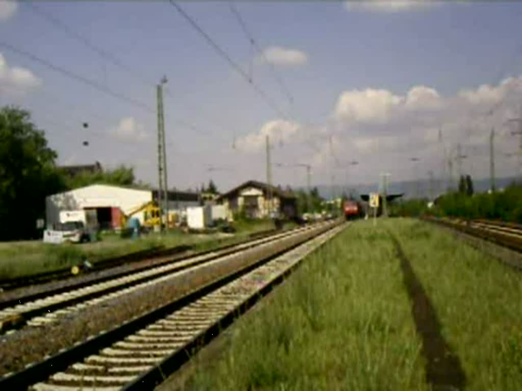 152 002-2 fhrt gemischtem Gterzug durch Mainz-Mombach Richtung Sden. 23.05.08