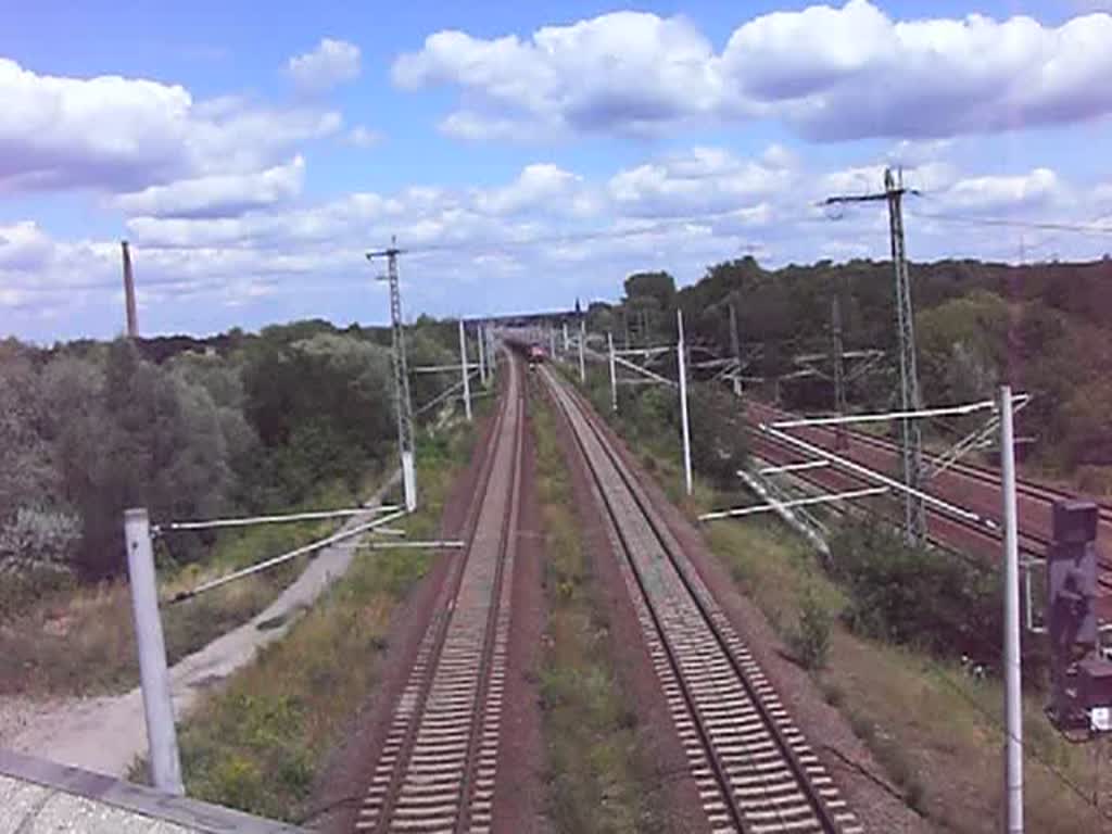 152 037 zieht am 28.07.09 einen Gterzug durch Holzweissig Richtung Leipzig.