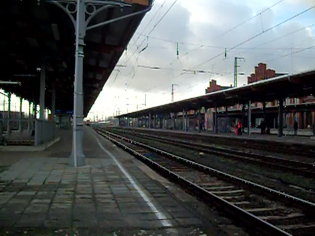 152 112 mit einem Walterzug nach Magdeburg.

