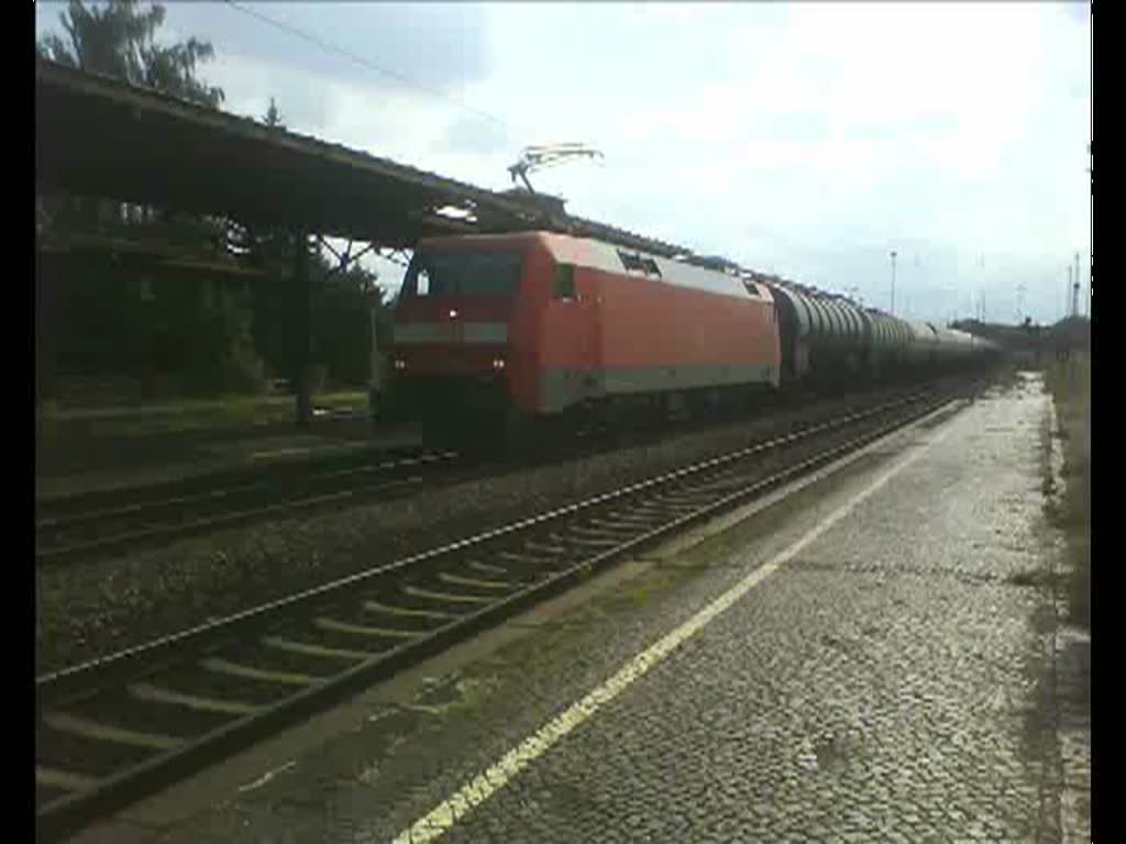 152 156-6 fuhr mit Kesselwagenzug durch Leipzig-Leutzsch und bog dann in den Güterring ein. 26.7.10