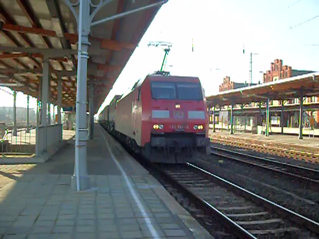 152 164 mit einem Walterzug in Richtung Magdeburg.