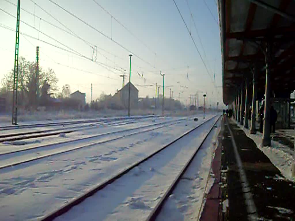 152er mit einem Containerzug nach Magdeburg.