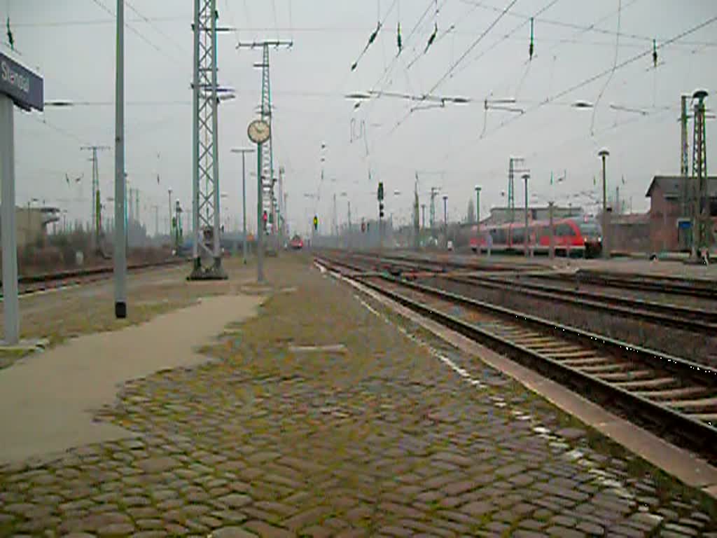 155 099 mit einem Güterzug in Richtung Magdeburg.