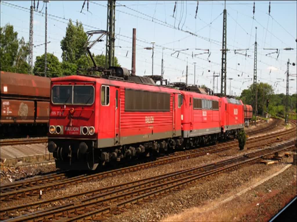 155 131 schleppt 151 082 und 185 289 am 30. Mai 2011 Richtung Westen durch Bochum-Langendreer.