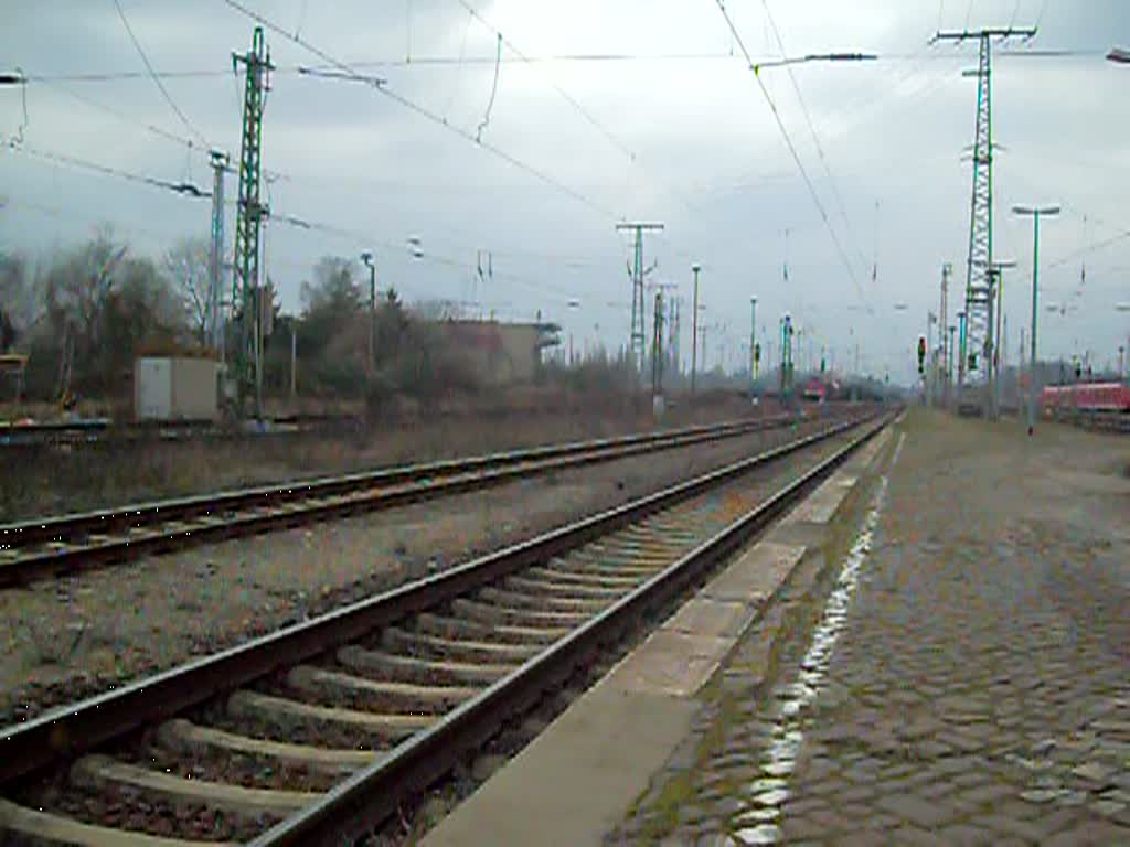 155 272 mit einem Güterzug aus Wolfsburg in Richtung Magdeburg.