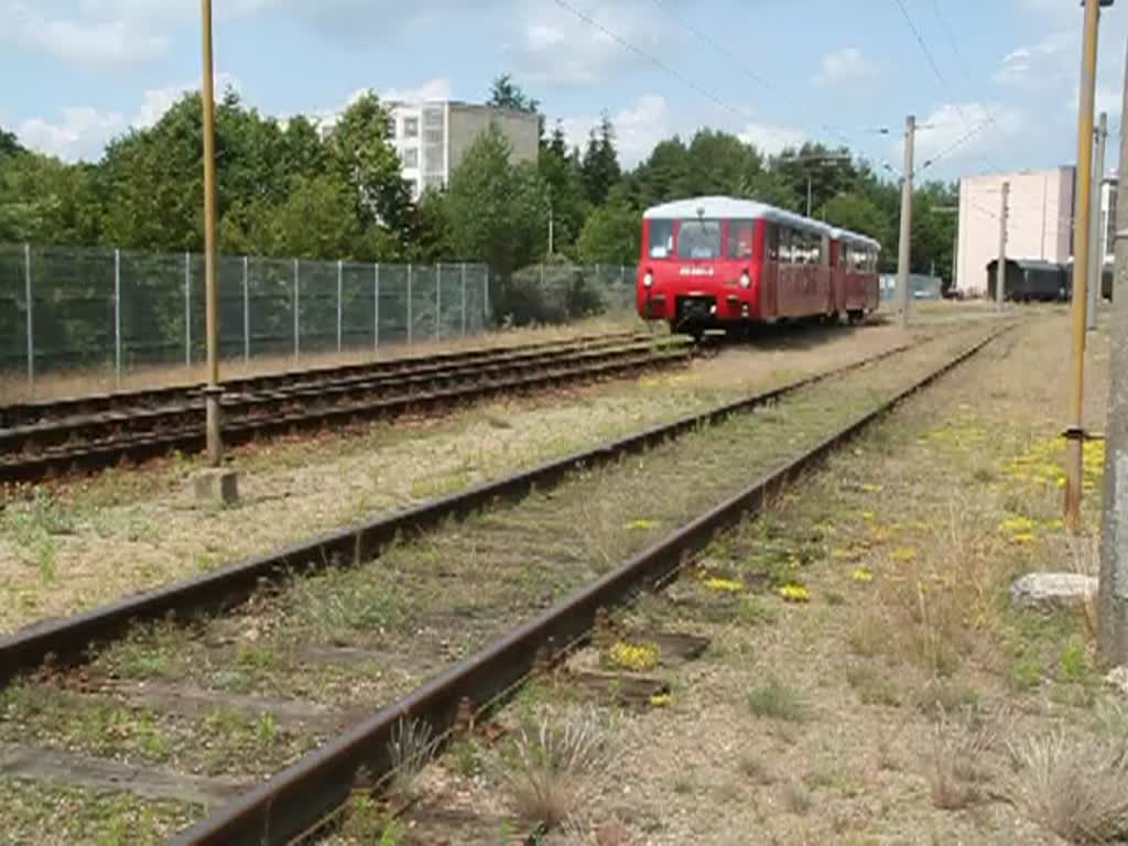 172 001-0+172 601-7 von der Neustrelitzer Hafenbahn bei der Ausfahrt im Bahnwerk Neustrelitz(Netinera Werke GmbH)Aufgenommen am 17.06.2011 Tag der offenen Tr