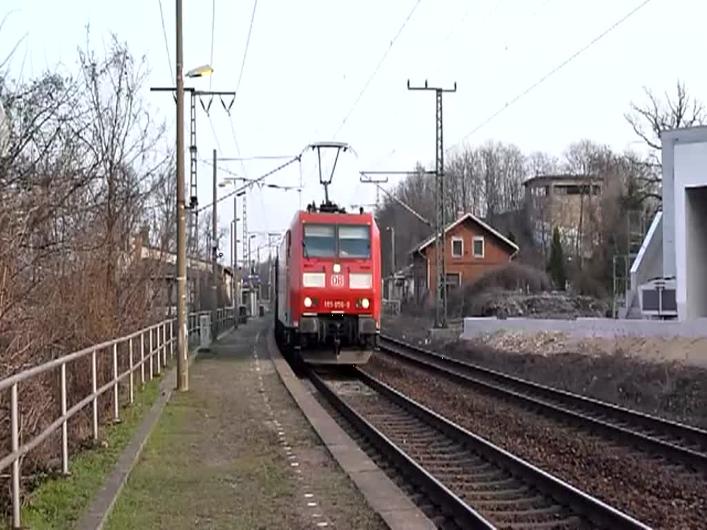 185 056 bei der Ausfahrt mit ihrem SKoda Autozug in dresden Cotta.
25,03,11