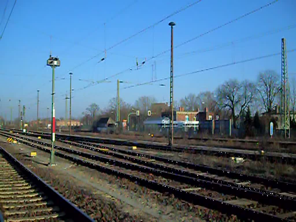 185 073 mit einem Kalizug in Richtung Magdeburg.