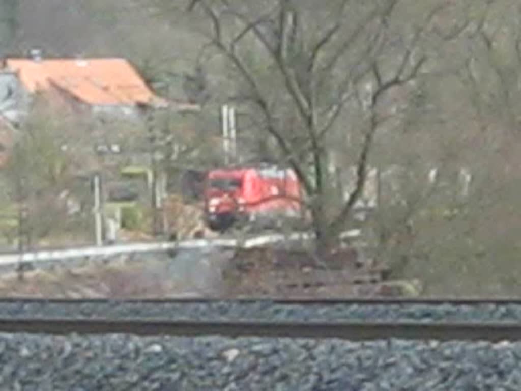 185 280-5 mit Aufliegerzug in Fahrtrichtung Sden zwischen Mecklar und Friedlos. Aufgenommen am 27.02.2010.