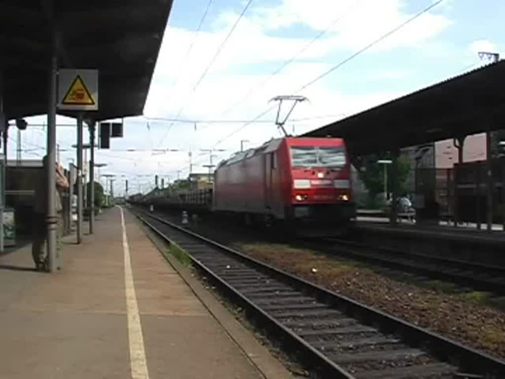185 301-9 zieht einen Gterzug am 14. Mai 2008 durch den Bahnhof Frth (Bayern) in nrdliche Richtung.