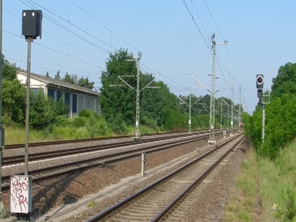 185 397-7 mit Containerzug bei der Durchfahrt in Wusterwitz in Richtung Brandenburg unterwegs. 11.06.2011