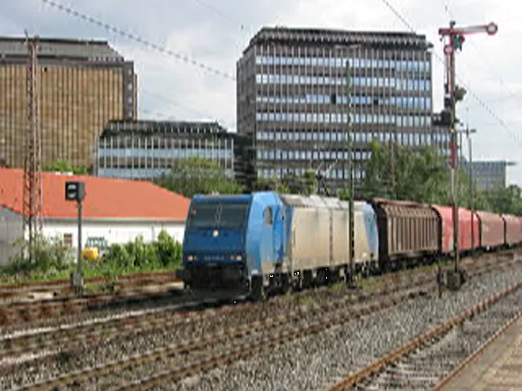 185 516 am 26. Mai 2011 auf der Fahrt nach Norden in Düsseldorf-Rath.