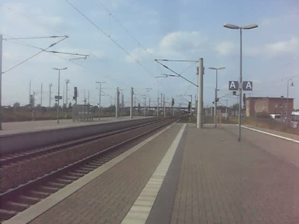 185 522 der MRCE zieht einen Kesselwagenzug am 04.07.09 durch Bitterfeld Richtung Halle/Leipzig. Ihr Zustand ist erbrmlich!