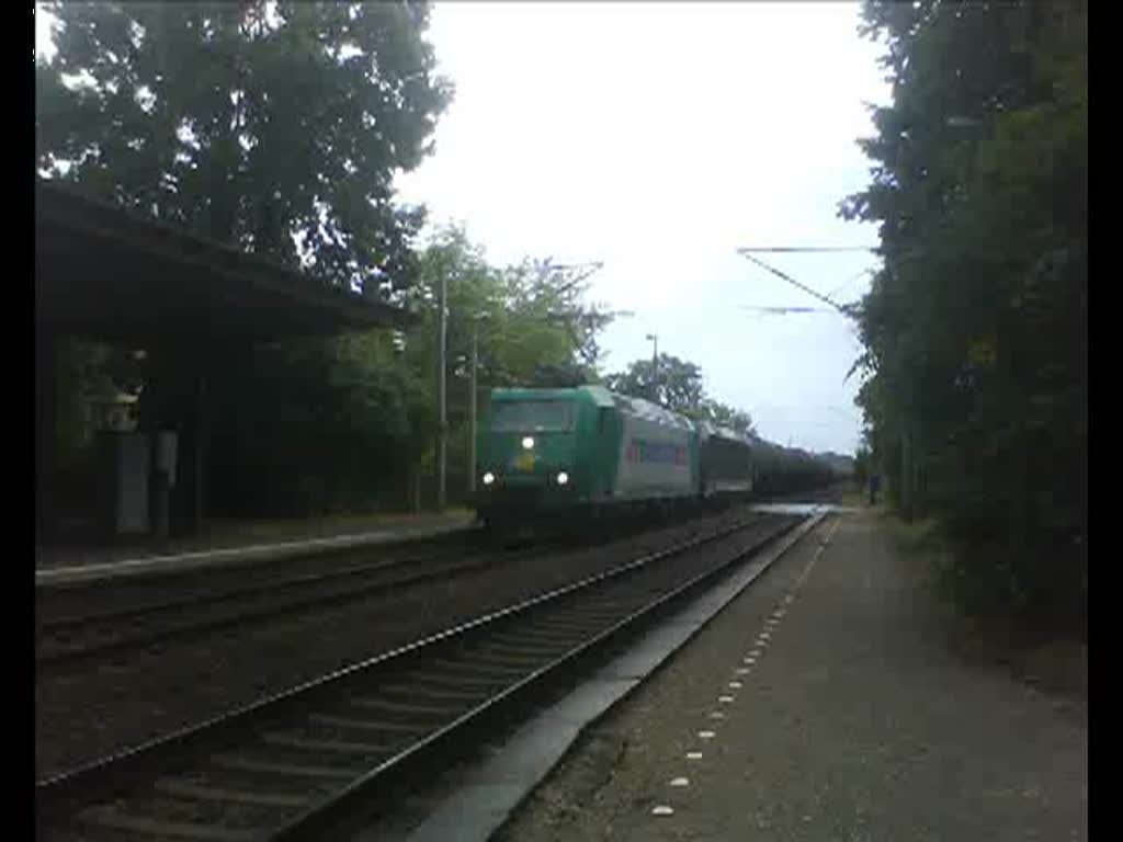 185 543  Transpetrol  und 185 572 (Schwarz) durchfuhren am 26.7.10 mit einem Kesselwagenzug Leipzig-Miltitz in Richtung Lpz.-Leutzsch.