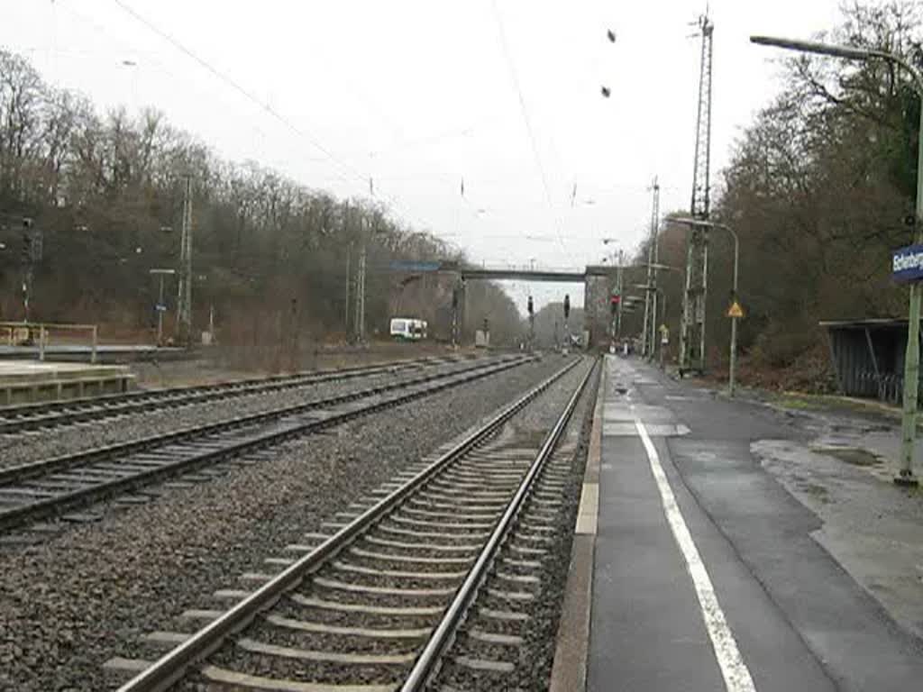 185 546-9 mit einem recht langen Containerzug in Fahrtrichtung Norden durch Eichenberg. Am Zugschluss hing noch Tiger Nr. 330091 ex LTH jetzt neu mit OHE Beschriftung.