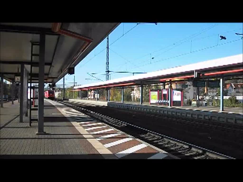 185 604 von HGK durchfhrt am 15.Oktober 2011 mit einem Kesselzug den Bahnhof Eisenach Richtung Gotha.