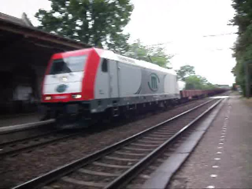 185 649-1 der ITL durchfuhr mit Flachwagenzug Leipzig-Miltitz in Richtung Lpz.-Leutzsch. Ich konnte sie gerade noch so erwischen.