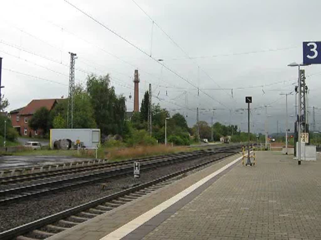 185 666, das Teufels-Zebra der Lokomotion. Hier mit DPE 88588 (Kreiensen - Traunstein) am 13.09.2009 in Eichenberg.