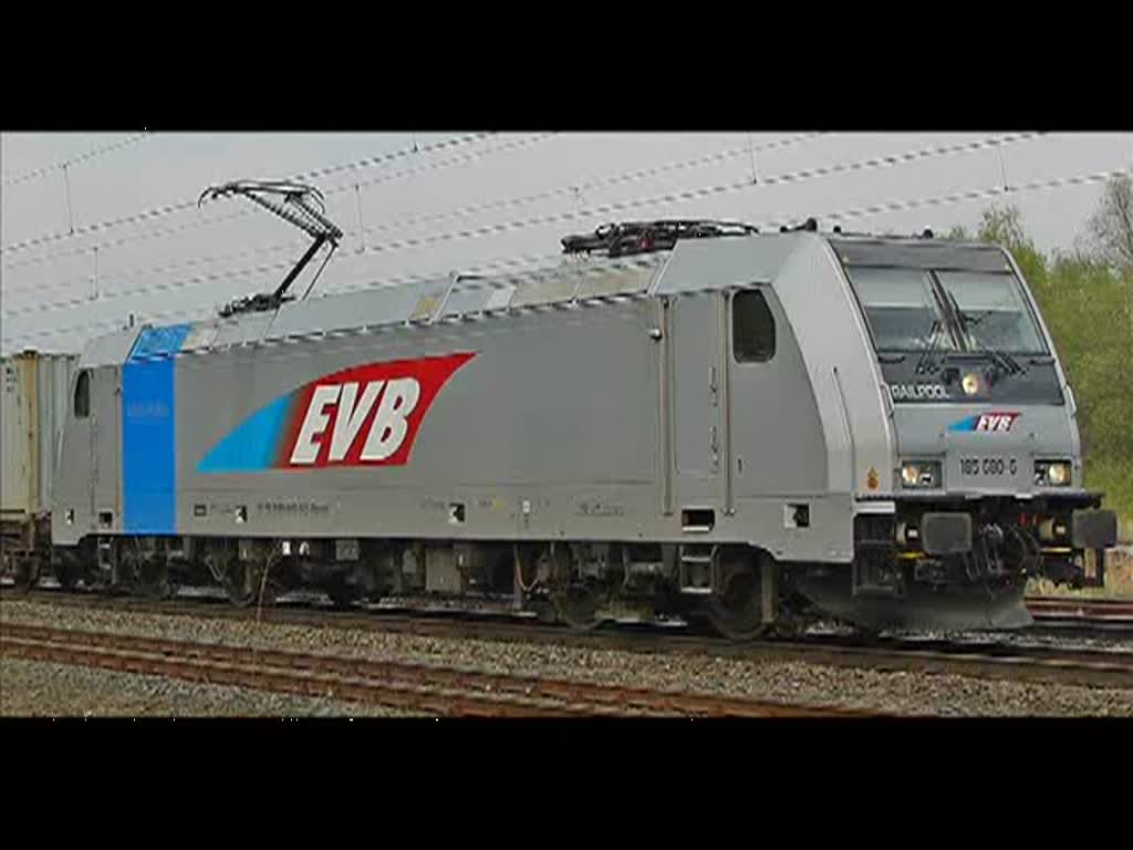 185 680-6 mit Containerzug in Fahrtrichtung Sden durch Eschwege West. Aufgenommen am 20.04.2010.