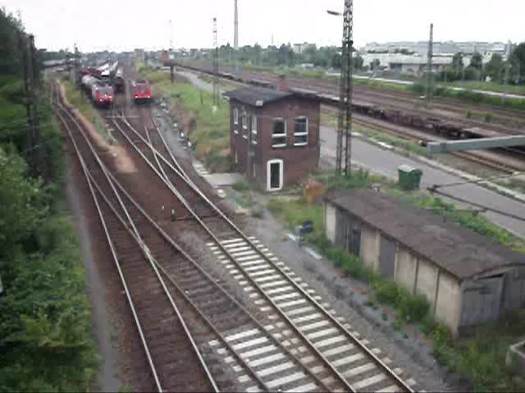 189 004 verlie am 24.7.10 mit einem gemischtem Gterzug den Gterbahnhof Leipzig-Engelsdorf in Richtung Dresden.