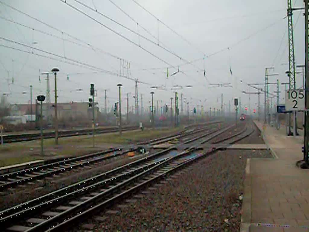 189 mit einem Containerzug nach Berlin.