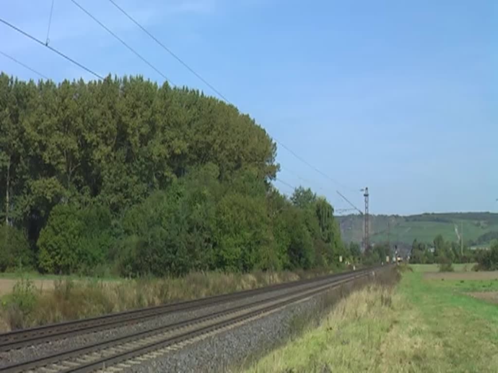 194 178 mit dem Henkelzug nach Wassertrüdigen am 24.09.2011 bei Himmelstadt. 