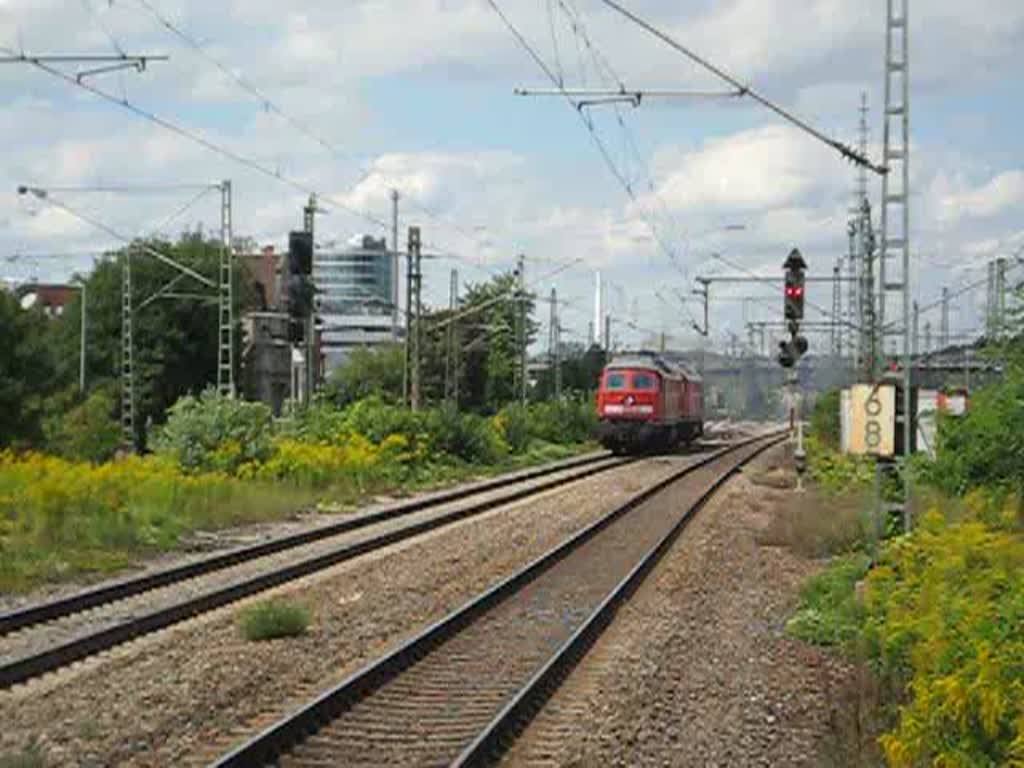 2 Ludmillas dieseln durch Stuttgart Untertrkheim *hust*. Sie mussten gerade vor einem Hp0 warten und beschleunigen jetzt recht stark. 18. August 2008.