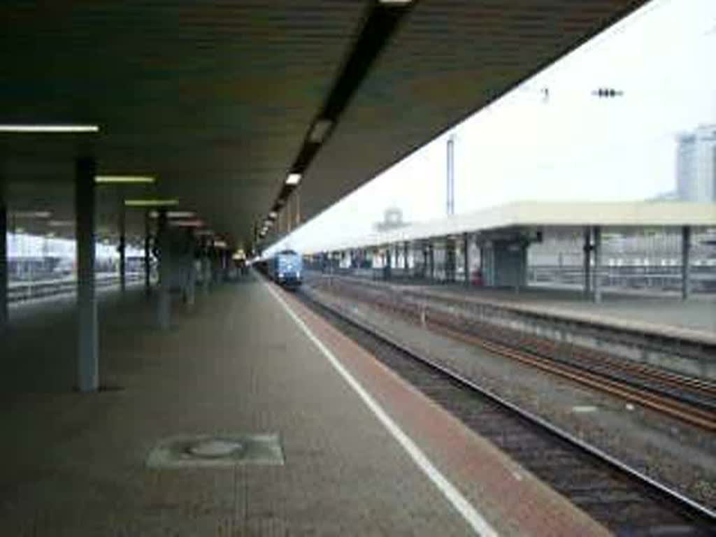 2 Re 485 der BLS durchfahren mit ihrem Gterzug den Bahnhof Basel Bad Bf.