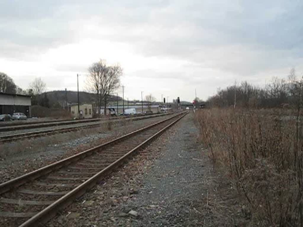 20.03.2010 17:43 RegioSprinter der Vogtlandbahn kurz vor der Einfahrt in Oelsnitz (Vogtland) aus Richtung Zwickau Zentrum nach Adorf (Vogtland).Noch einen netten Gru an den freundlichen Triebfahrzeugfhrer ;).