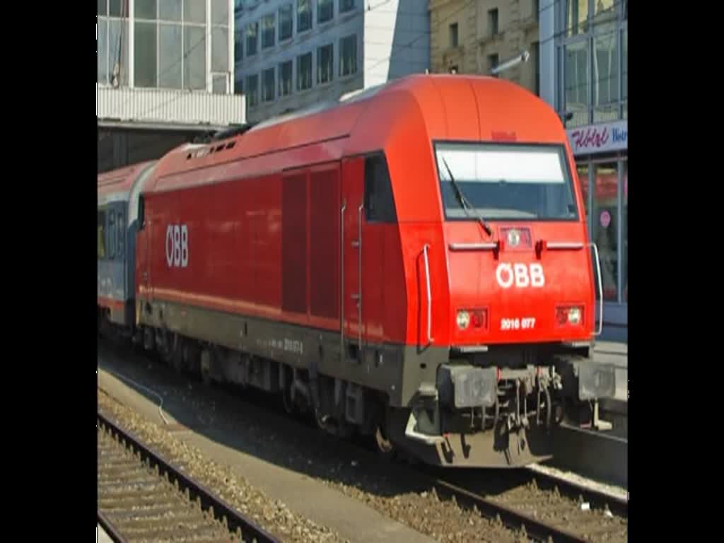 2016 077 mit OIC nach Linz bei der Ausfahrt aus Mnchen Hbf. Aufgenommen am 14.07.2010.