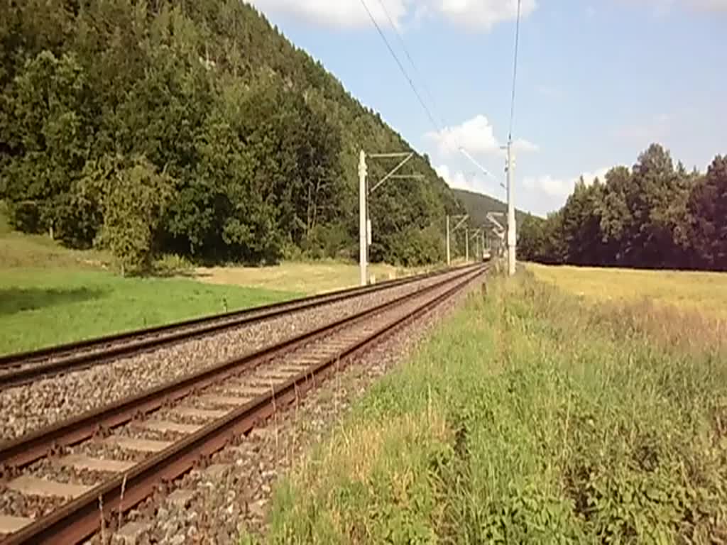 202 483 und 202 264 der WFL bei der Fahrt durch Remschtz am 12.07.13.