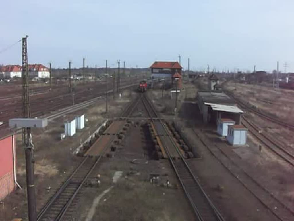 203 114 zieht am 21.03.09 ein paar Gterwagen in den Rbf Halle(S).