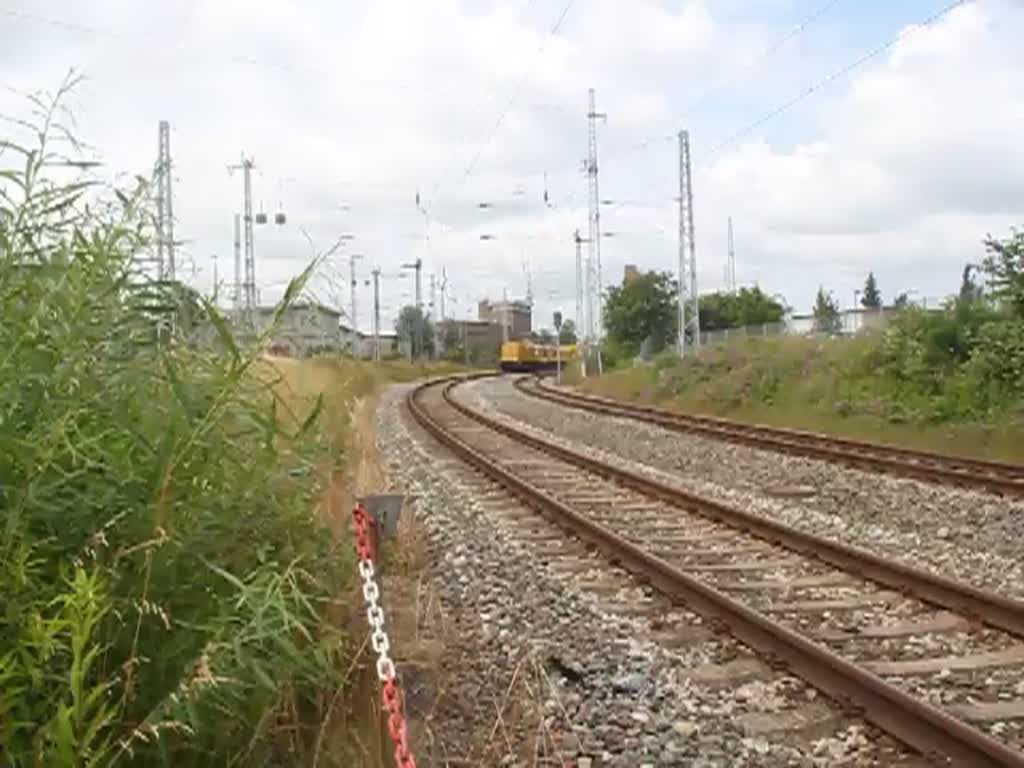 203 313-2 mit Bauzug bei der Ausfahrt im Rostocker Hbf Ziel der Reise ist Mukran.05.07.2013