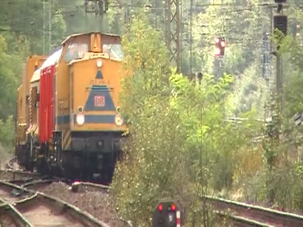 203 316-5 mit einem kurzen Bauzug in Fahrtrichtung Norden durch Eichenberg. Aufgenommen am 23.07.2010.