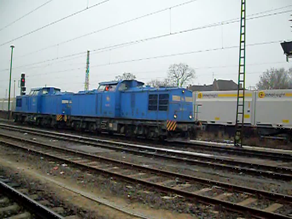 204 033 und 204 010 der PRESS fuhren an das andere Zugende ihres Zuges in Stendal.